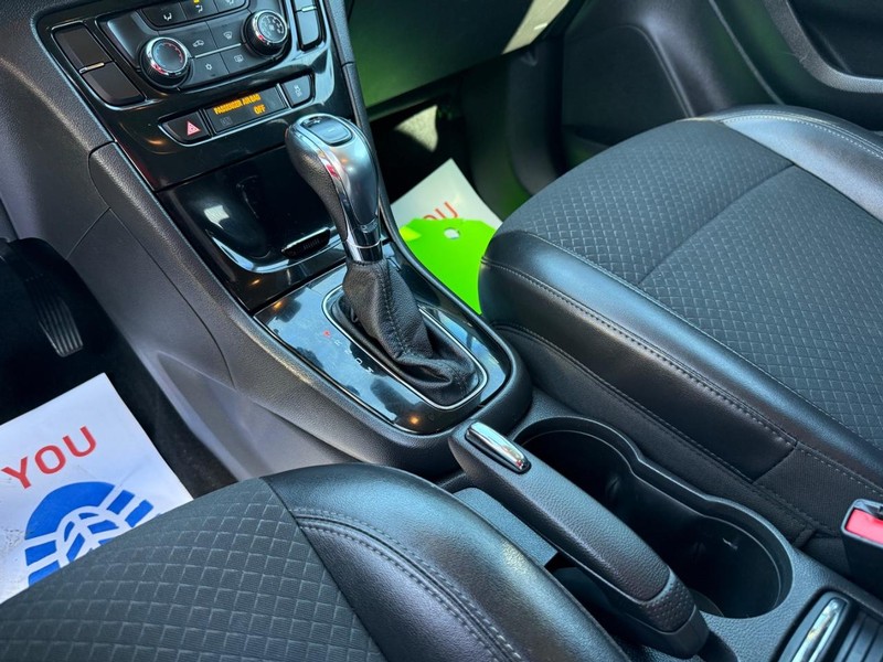 Buick Encore Vehicle Full-screen Gallery Image 19