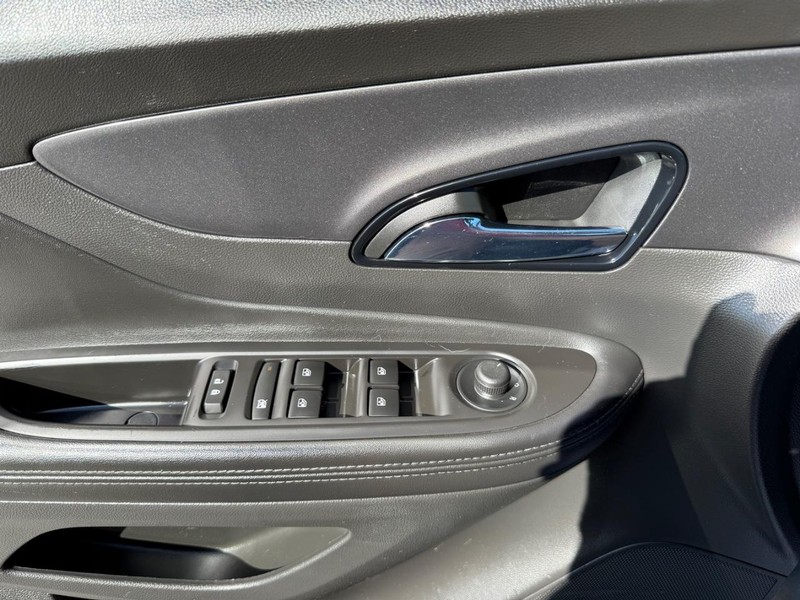 Buick Encore Vehicle Full-screen Gallery Image 23