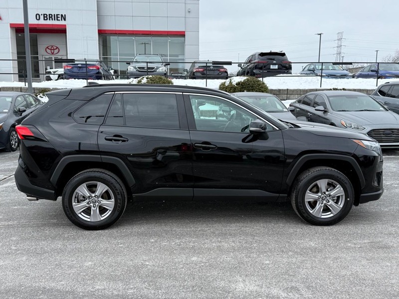 Toyota RAV4 Vehicle Image 02