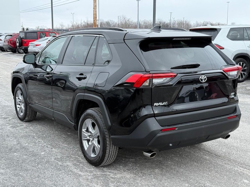 Toyota RAV4 Vehicle Image 05