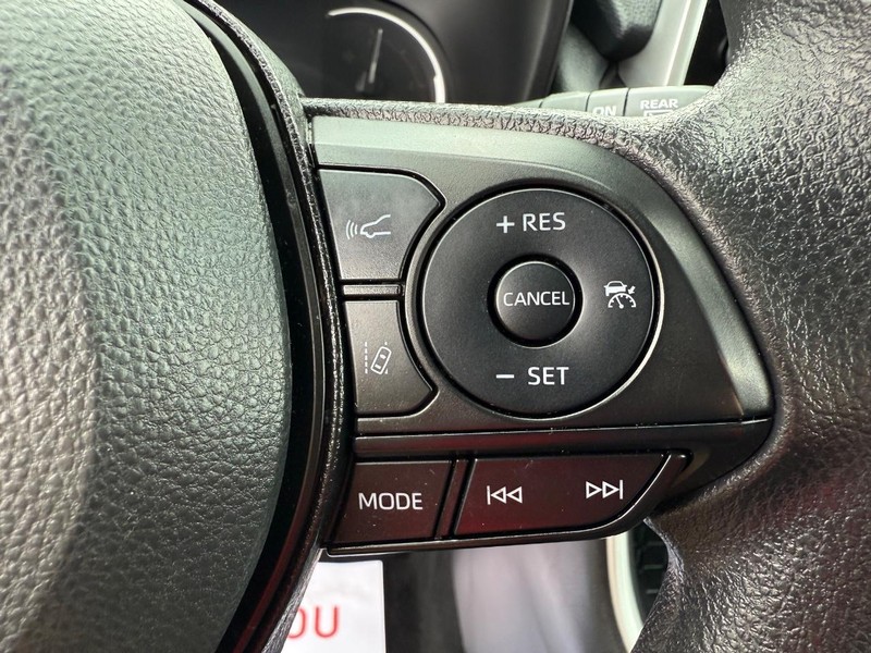 Toyota RAV4 Vehicle Image 14