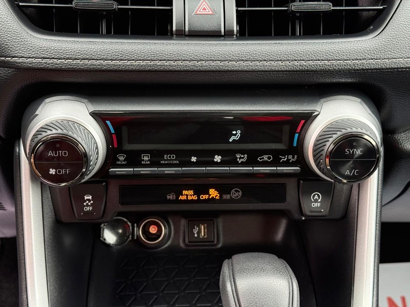 Toyota RAV4 Vehicle Image 18