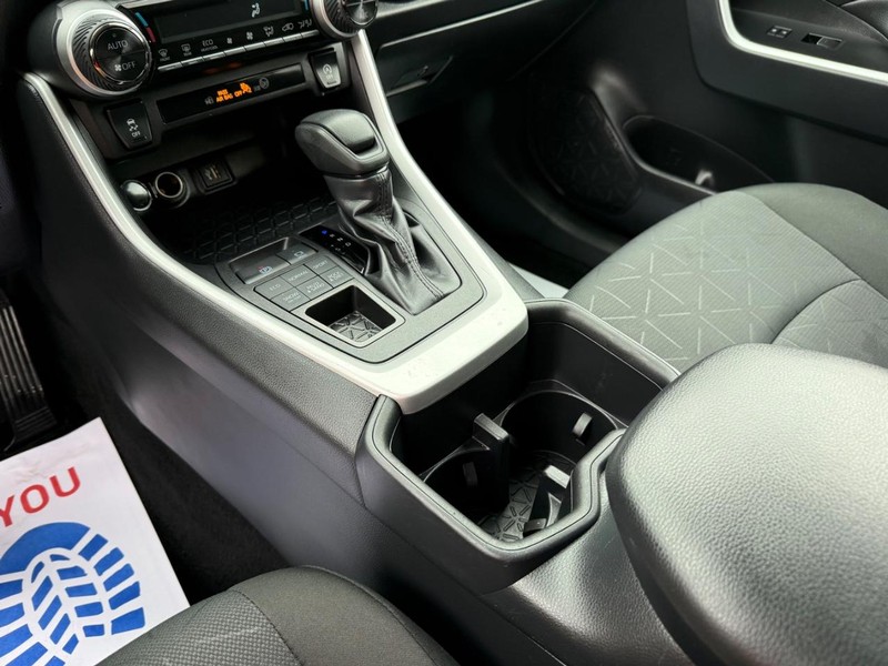 Toyota RAV4 Vehicle Image 19