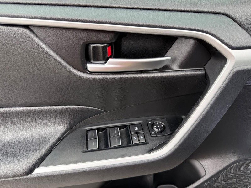 Toyota RAV4 Vehicle Image 23