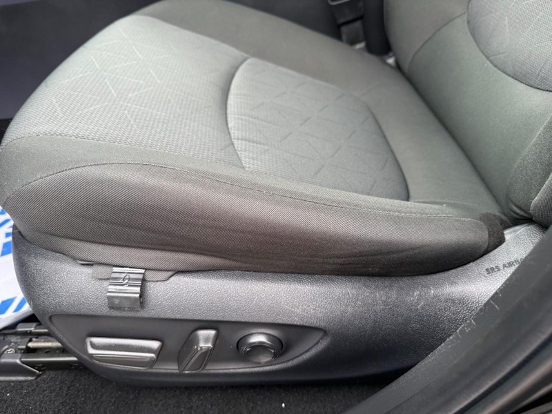 Toyota RAV4 Vehicle Image 24