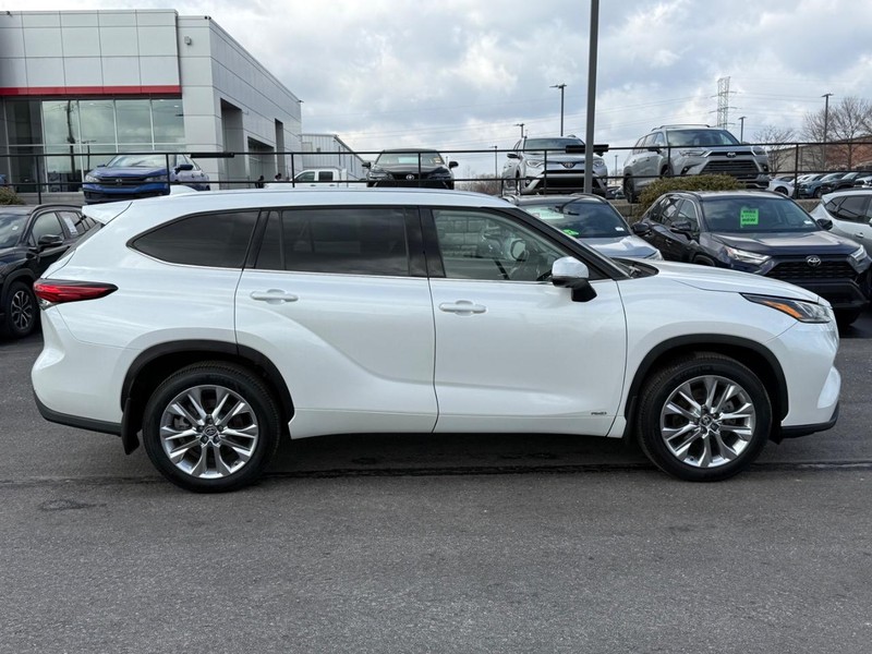 Toyota Highlander Vehicle Image 02