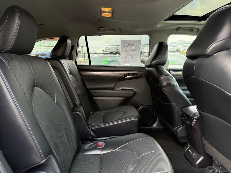 Toyota Highlander Vehicle Image 11