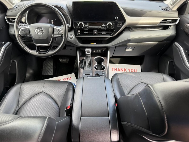 Toyota Highlander Vehicle Image 13