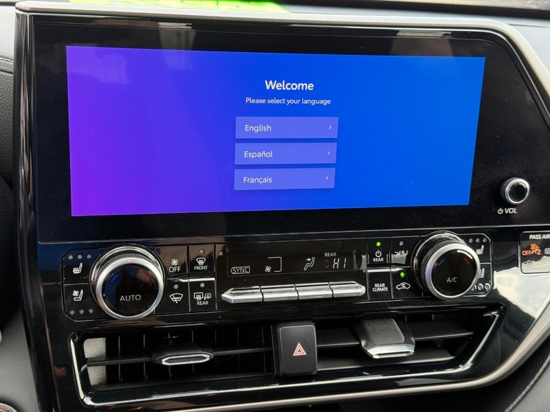 Toyota Highlander Vehicle Image 19