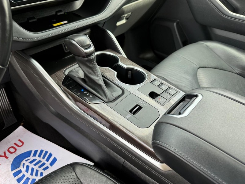 Toyota Highlander Vehicle Image 21