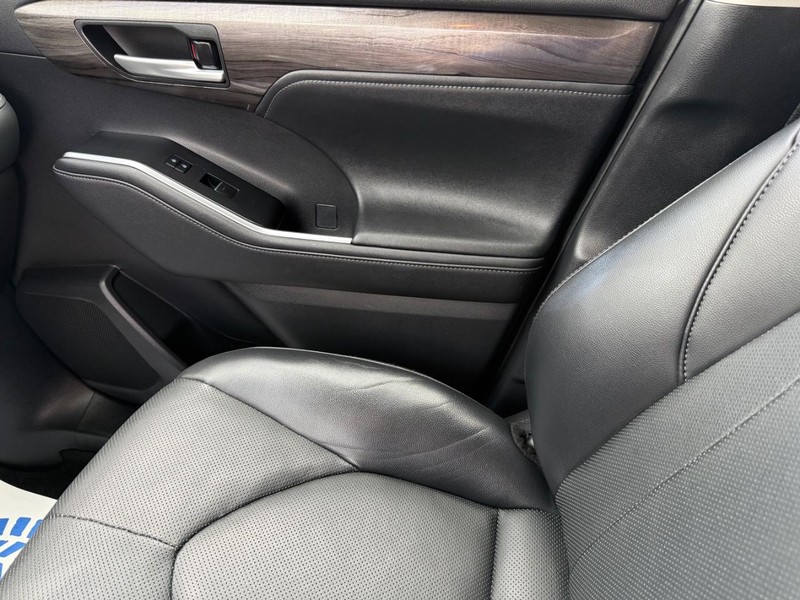 Toyota Highlander Vehicle Image 22