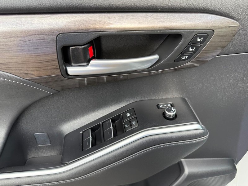 Toyota Highlander Vehicle Image 26