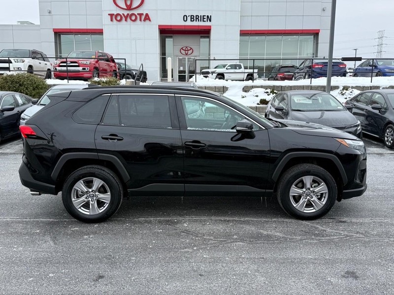 Toyota RAV4 Vehicle Image 02