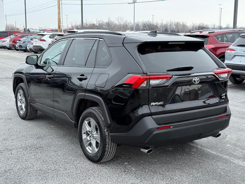 Toyota RAV4 Vehicle Image 05