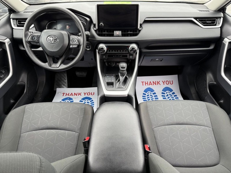 Toyota RAV4 Vehicle Image 11