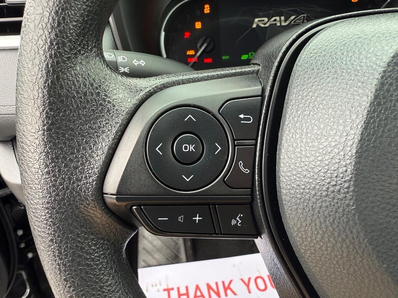 Toyota RAV4 Vehicle Image 13