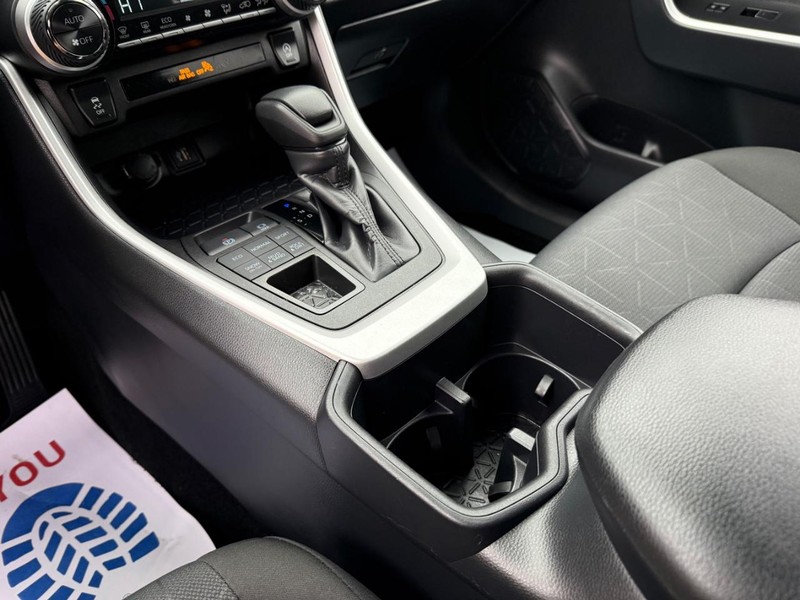 Toyota RAV4 Vehicle Image 19