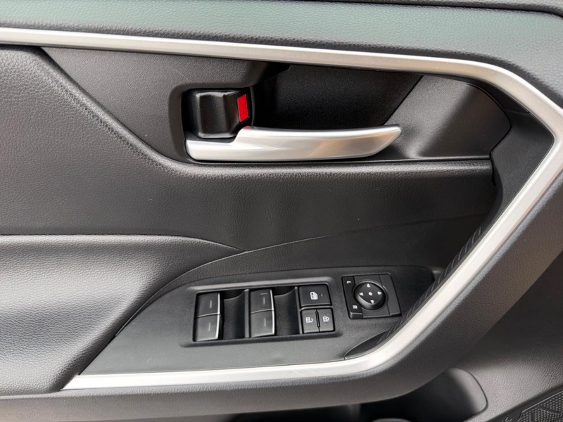 Toyota RAV4 Vehicle Image 23