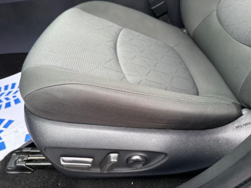 Toyota RAV4 Vehicle Image 24