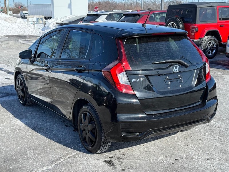 Honda Fit Vehicle Full-screen Gallery Image 05