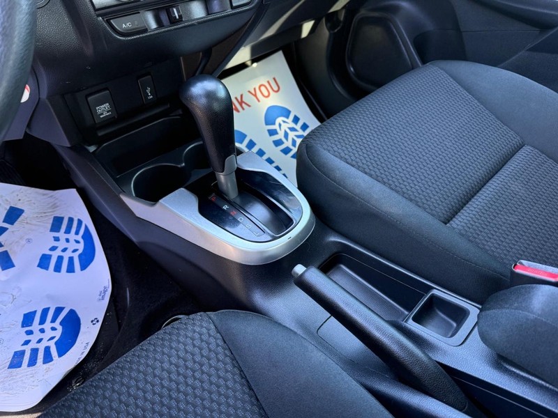 Honda Fit Vehicle Full-screen Gallery Image 18