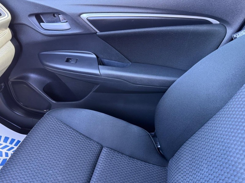 Honda Fit Vehicle Full-screen Gallery Image 19