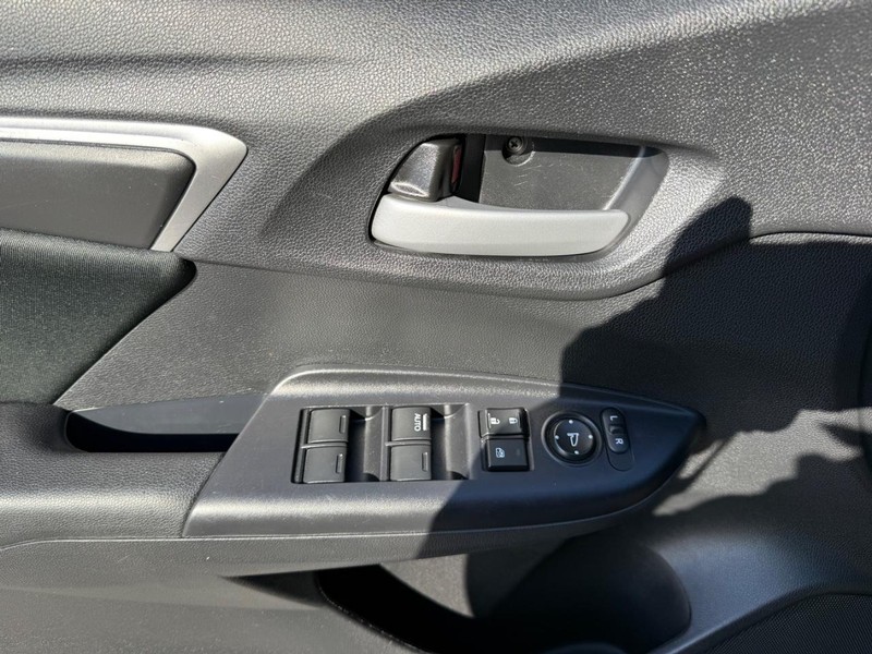 Honda Fit Vehicle Full-screen Gallery Image 22