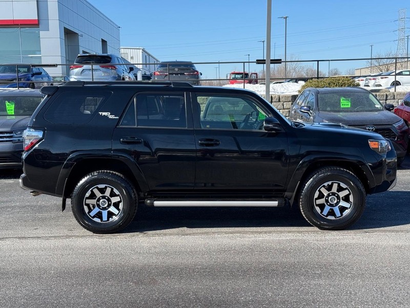 Toyota 4Runner Vehicle Image 02