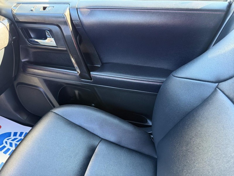 Toyota 4Runner Vehicle Image 21