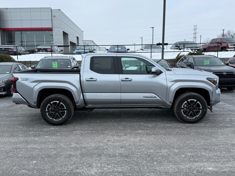Toyota Tacoma 4WD Vehicle Image 02