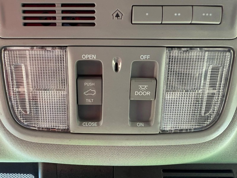 Honda CR-V Vehicle Full-screen Gallery Image 24