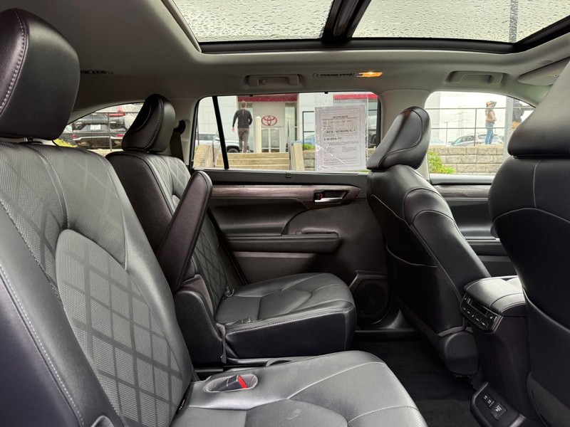 Toyota Highlander Vehicle Image 09