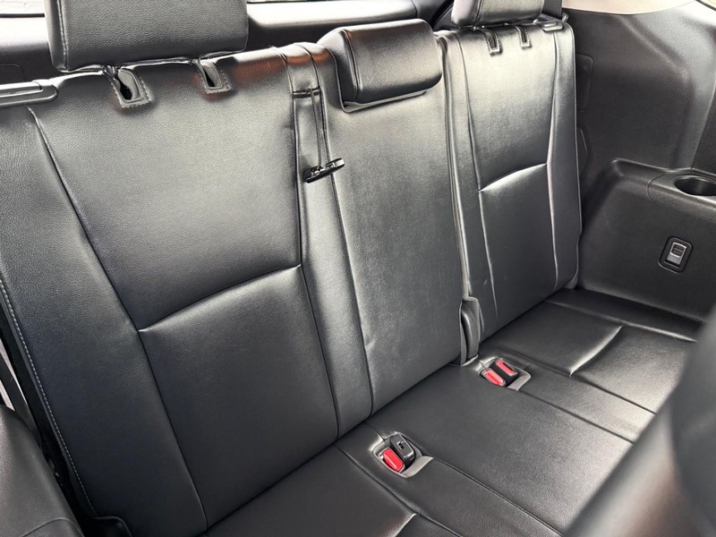 Toyota Highlander Vehicle Image 10