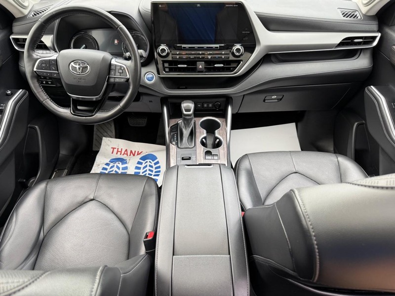 Toyota Highlander Vehicle Image 12