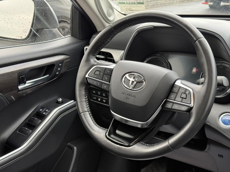 Toyota Highlander Vehicle Image 13