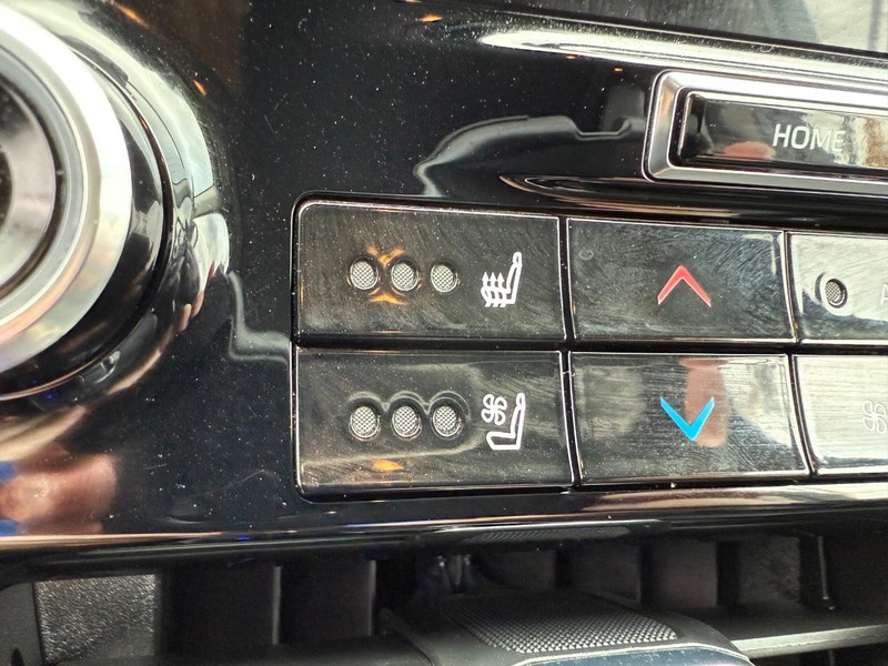 Toyota Highlander Vehicle Image 17