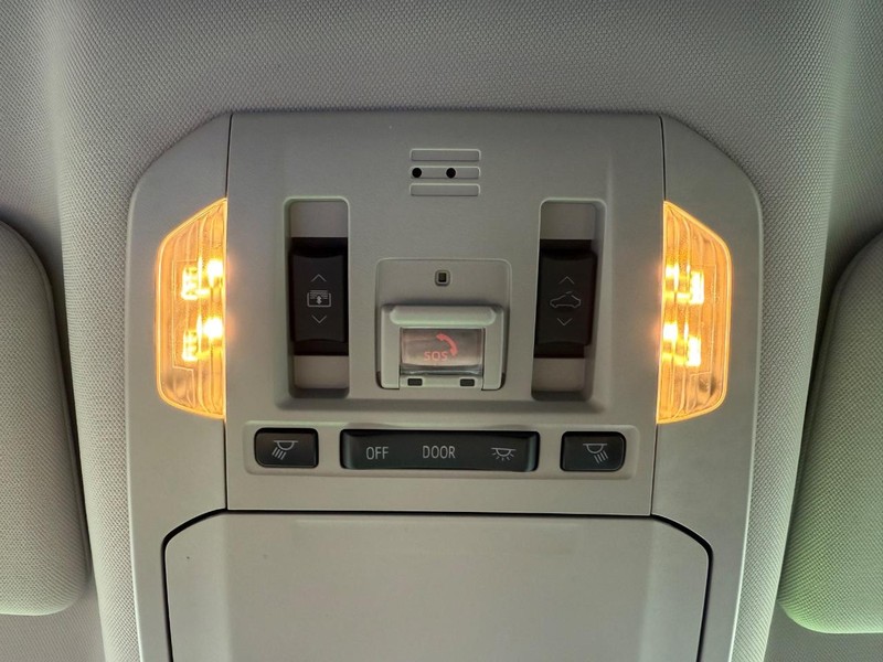 Toyota Highlander Vehicle Image 22