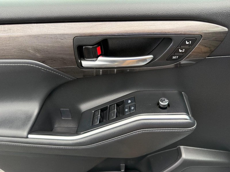 Toyota Highlander Vehicle Image 25