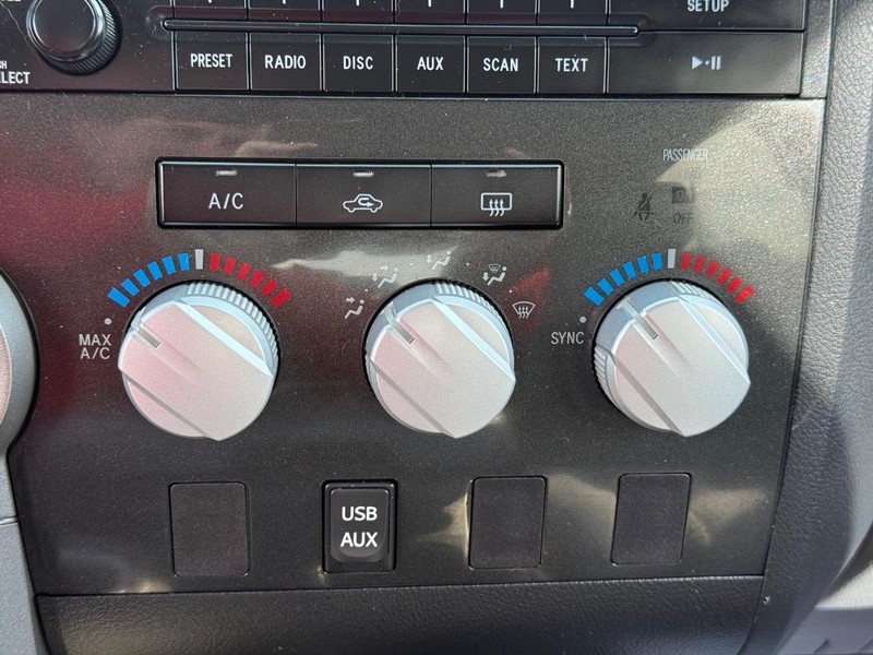 Toyota Tundra 4WD Truck Vehicle Image 16