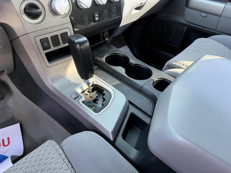 Toyota Tundra 4WD Truck Vehicle Image 17