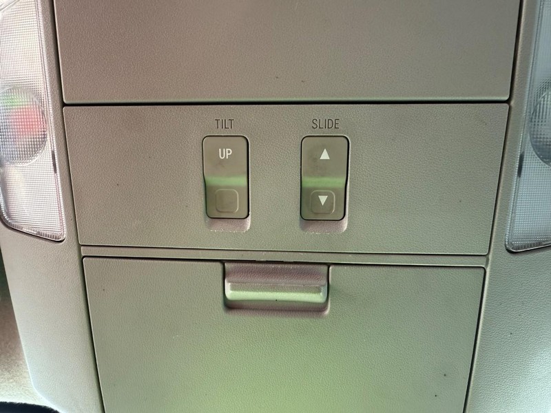 Toyota Tundra 4WD Truck Vehicle Image 21