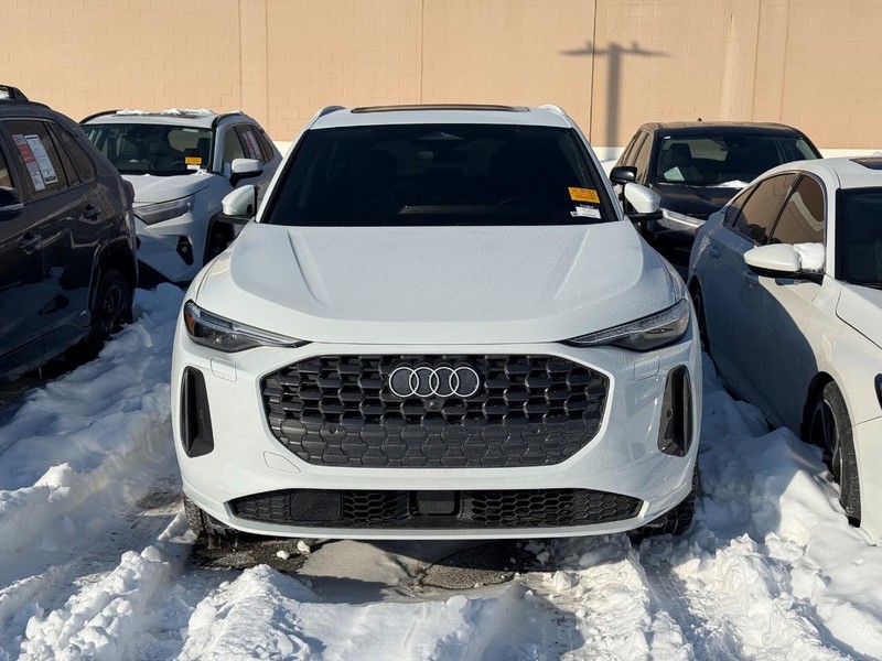 Audi Q5 Vehicle Image 02