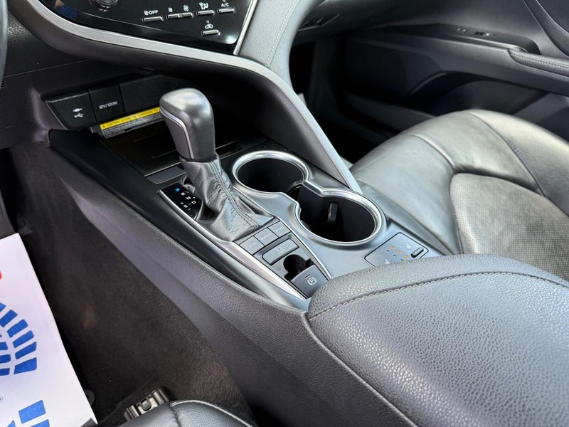 Toyota Camry Vehicle Image 20