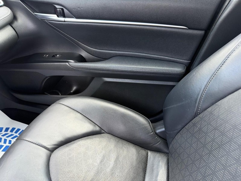 Toyota Camry Vehicle Image 21