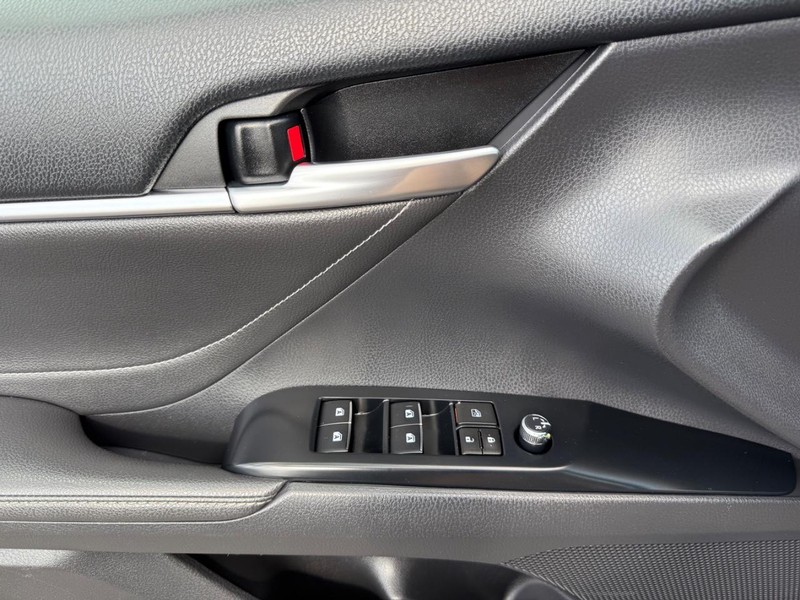 Toyota Camry Vehicle Image 25