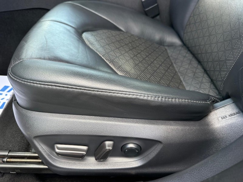 Toyota Camry Vehicle Image 26