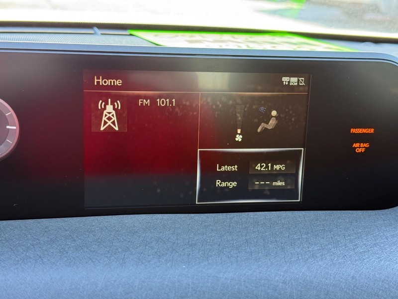 Lexus UX Vehicle Image 19