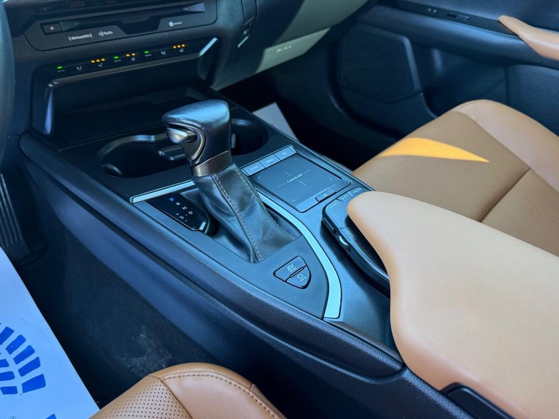 Lexus UX Vehicle Image 22