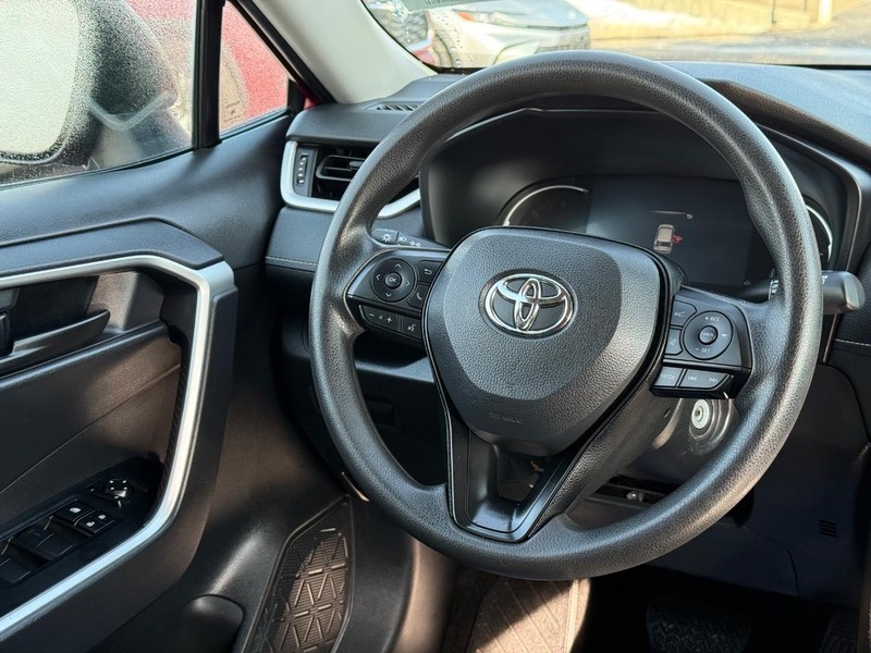 Toyota RAV4 Vehicle Image 12