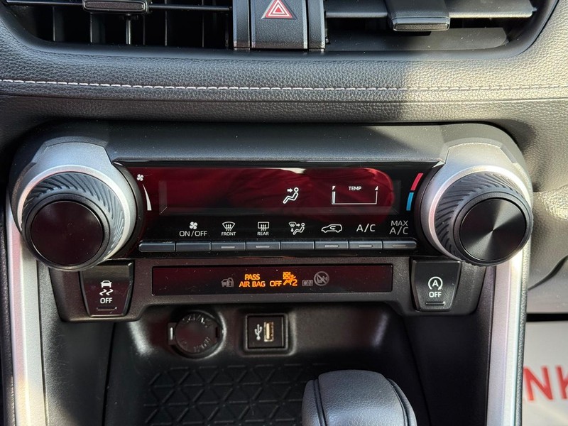 Toyota RAV4 Vehicle Image 17